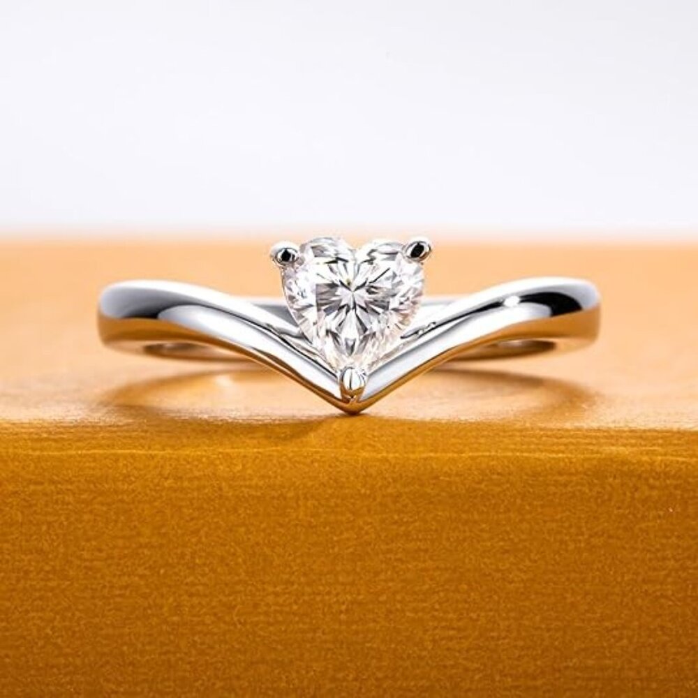 0.6cttw Heart Cut Moissanite D Color VVS1 Clarity Silver Wedding Ring